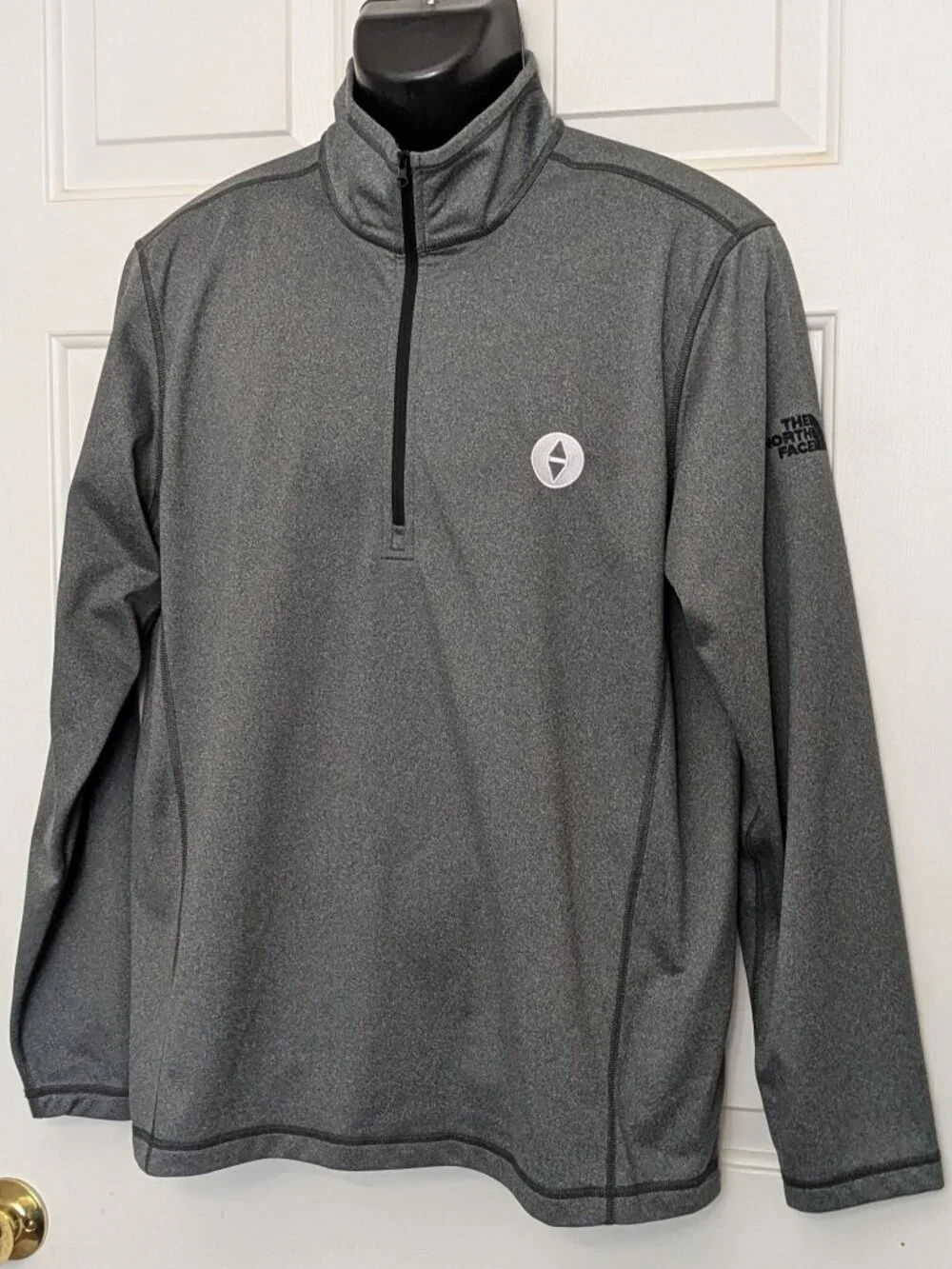 The North Face Long Sleeve 1/4 Zip Pullover Gray Men's Size  Large .